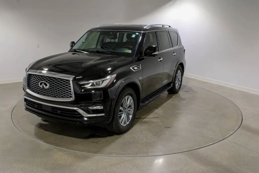 2019 Infiniti QX80 Luxe photo 1