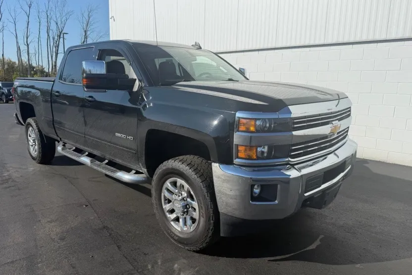 2017 Chevrolet Silverado 2500HD LT photo 1
