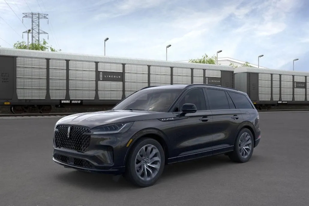 2025 Lincoln Aviator Base photo 1