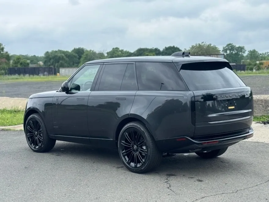 2025 Land Rover Range Rover SE photo 1