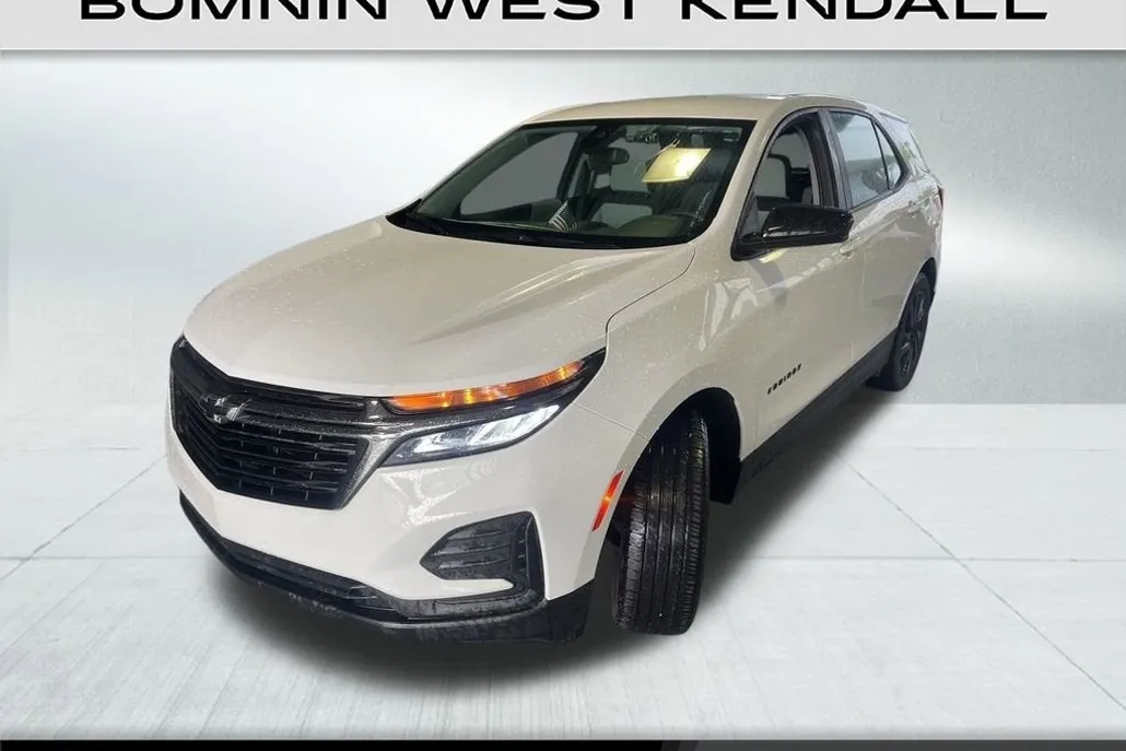 2023 Chevrolet Equinox LS photo 1