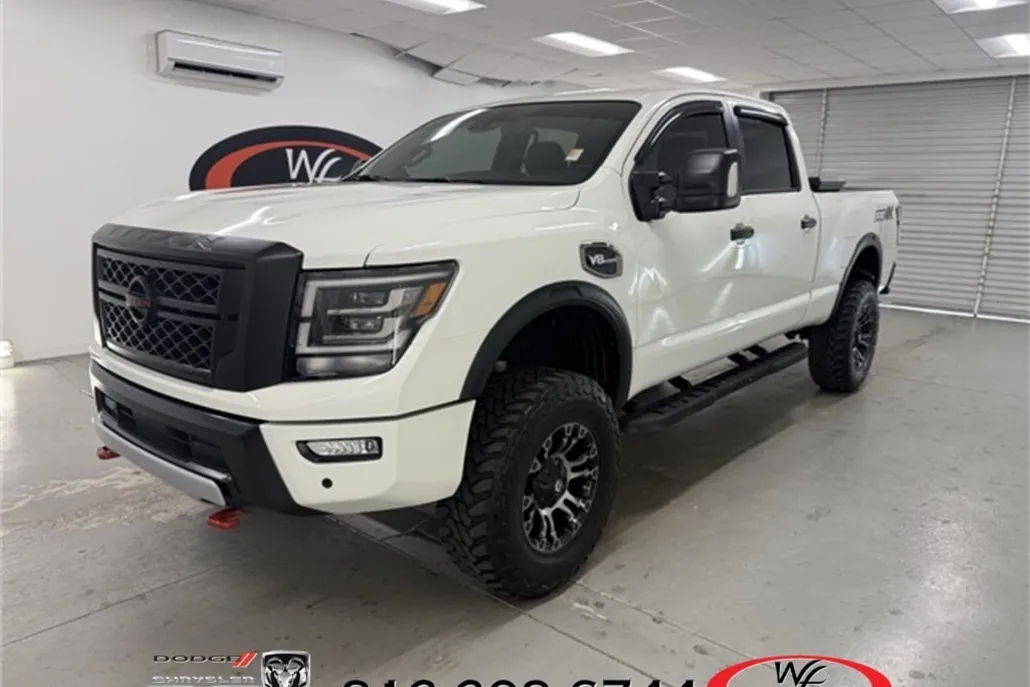 2023 Nissan Titan PRO-4X photo 1