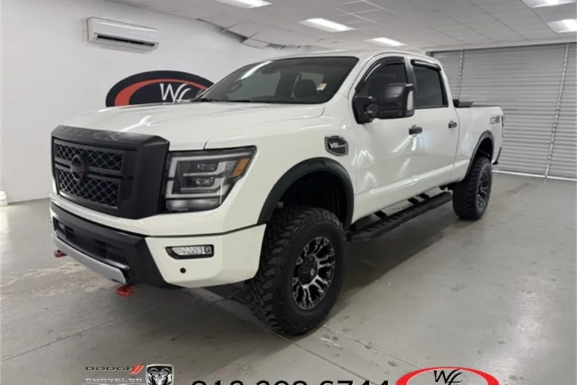 2023 Nissan Titan PRO-4X photo 1