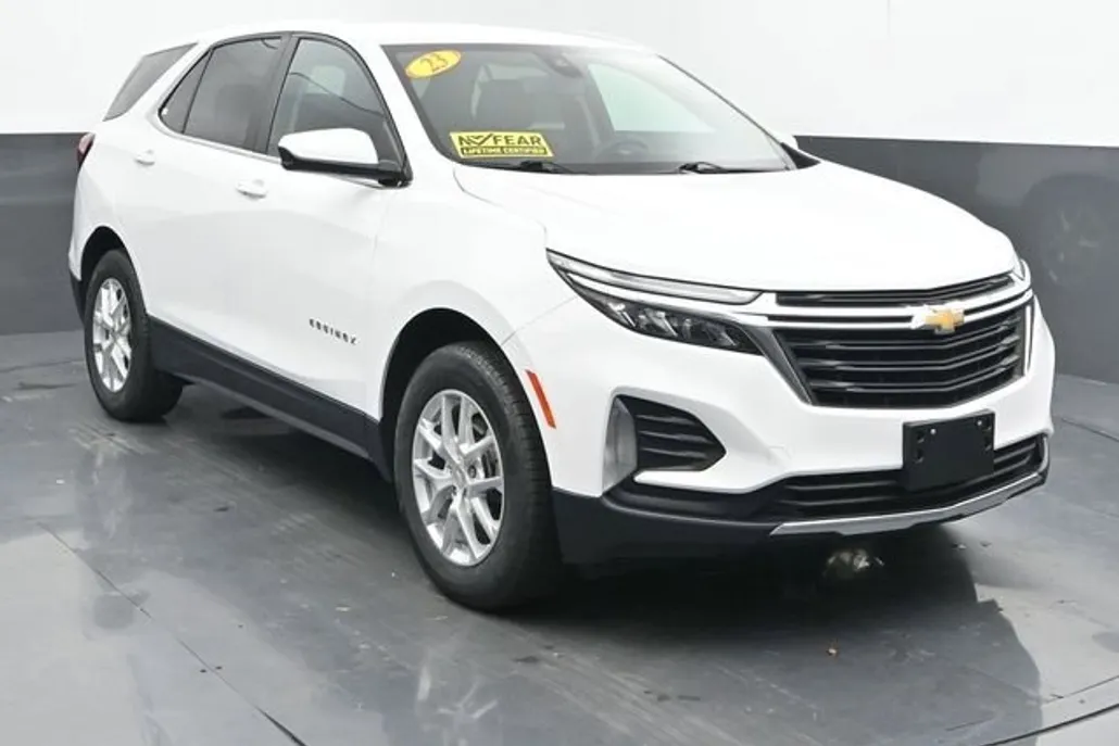 2023 Chevrolet Equinox LT photo 1
