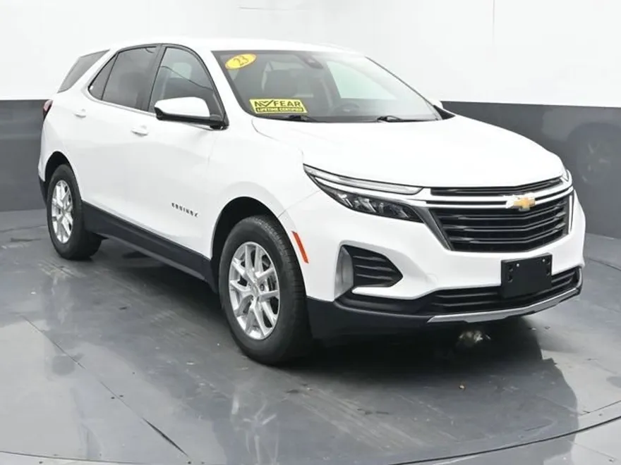 2023 Chevrolet Equinox LT photo 1
