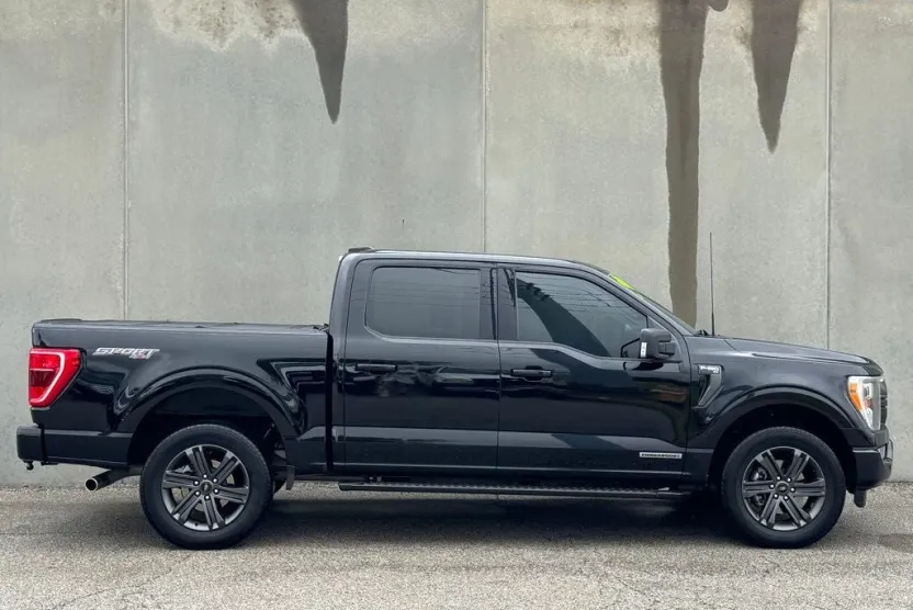 2023 Ford F-150 XLT photo 1
