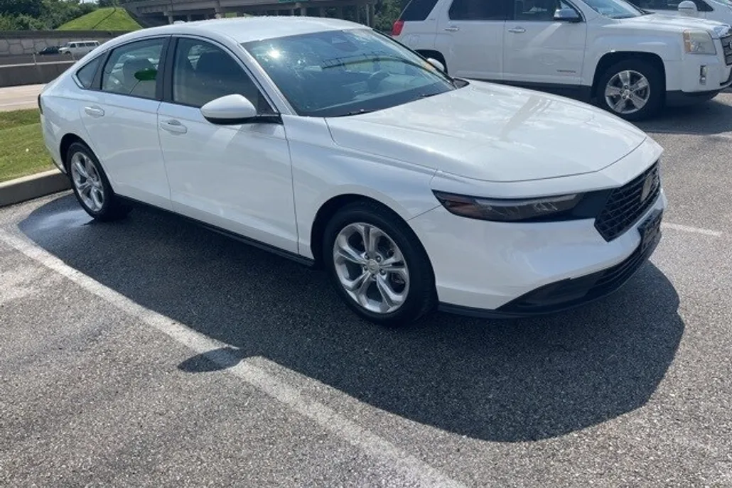 2023 Honda Accord LX photo 1