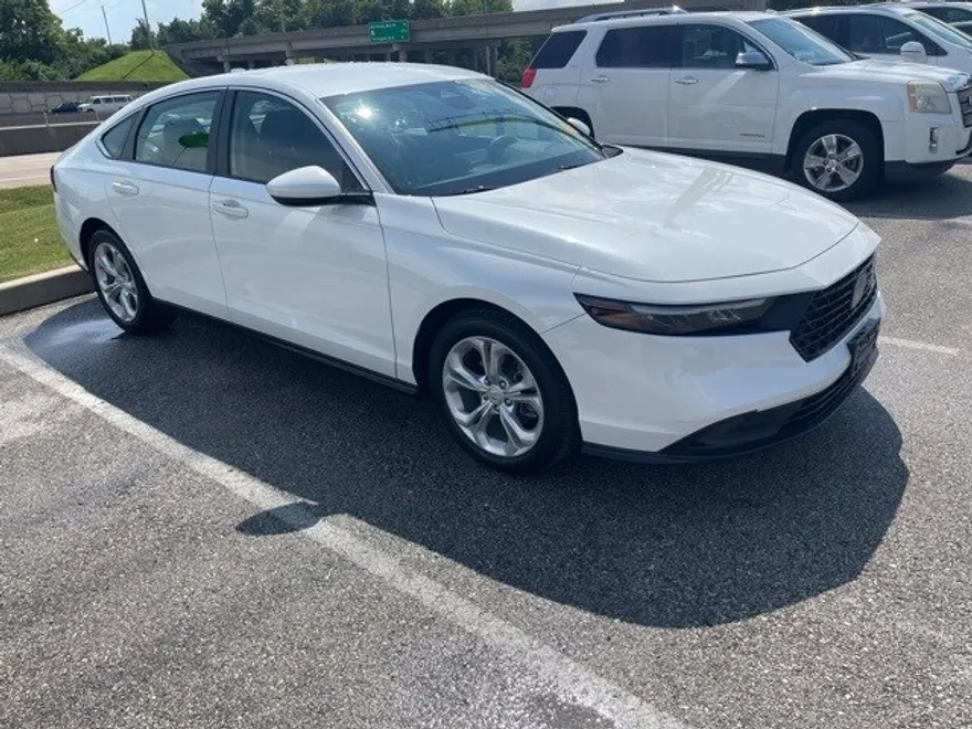 2023 Honda Accord LX photo 1