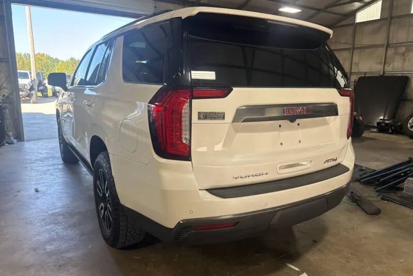 2021 Gmc Yukon AT4 photo 1