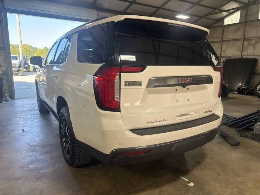 2021 Gmc Yukon AT4 photo 1