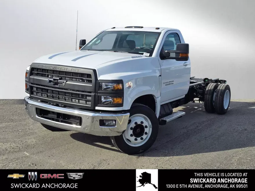 2023 Chevrolet Silverado 5500HD Work Truck photo 1