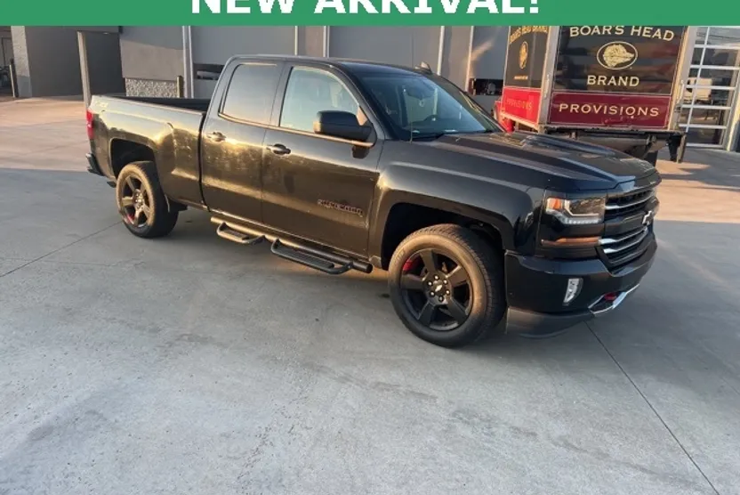 2017 Chevrolet Silverado 1500 LT photo 1
