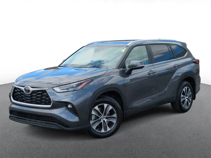 2024 Toyota Highlander XLE photo 1
