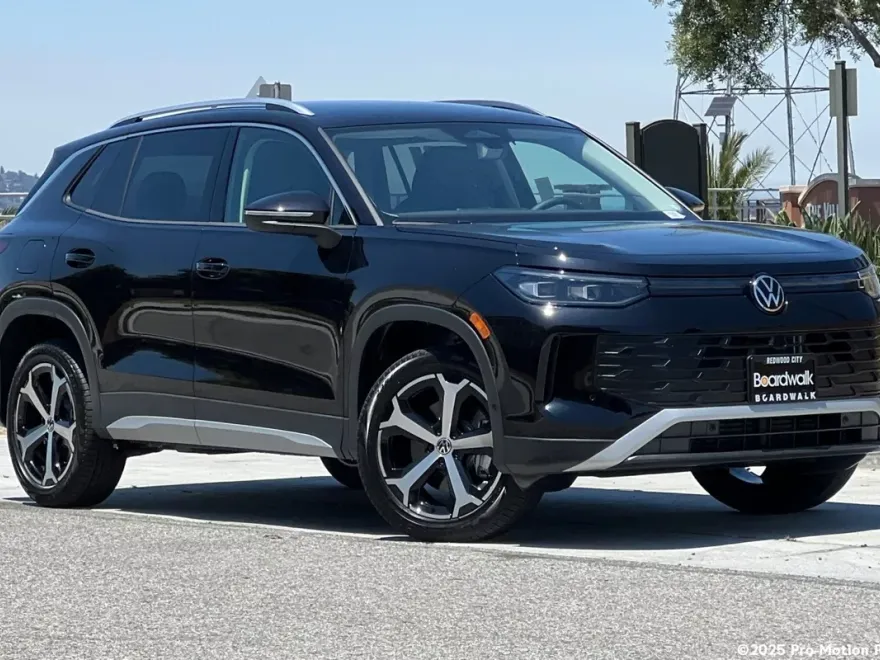 2025 Volkswagen Tiguan SE photo 1