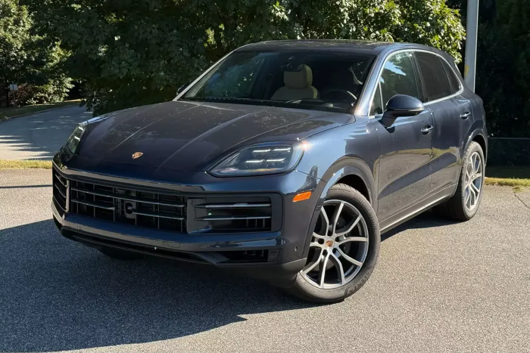 2025 Porsche Cayenne Base photo 1