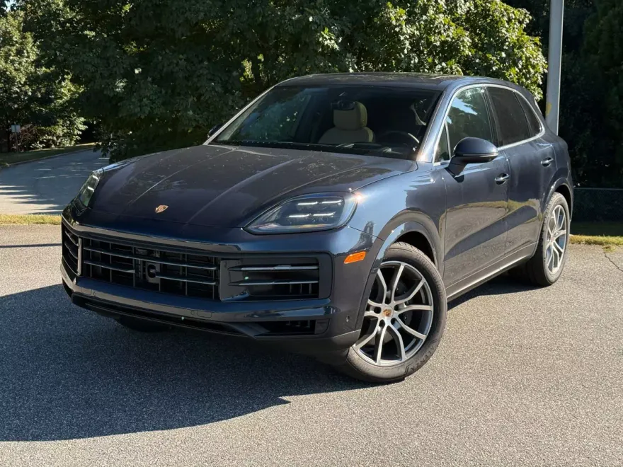 2025 Porsche Cayenne Base photo 1