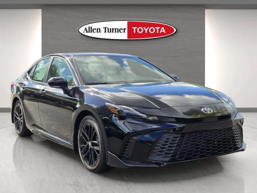 2026 Toyota Camry SE photo 1