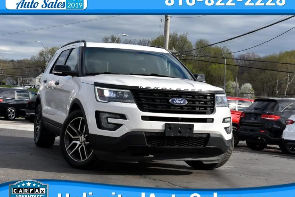 2017 Ford Explorer Sport photo 1