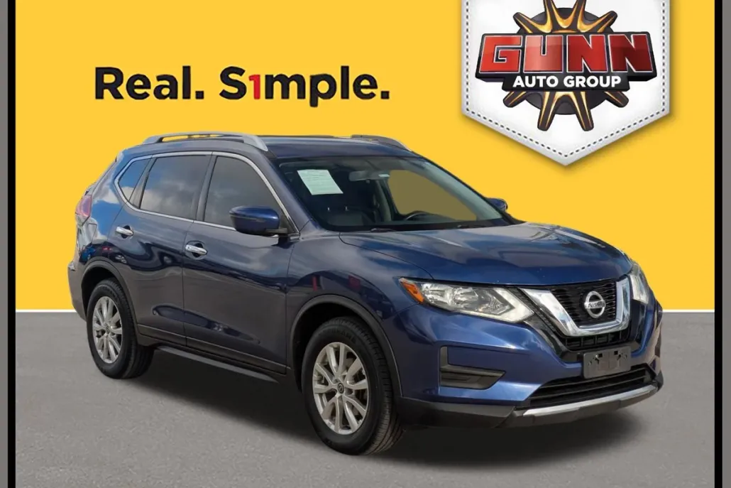 2017 Nissan Rogue SV photo 1