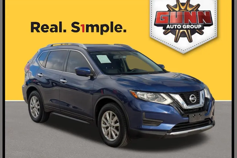 2017 Nissan Rogue SV photo 1