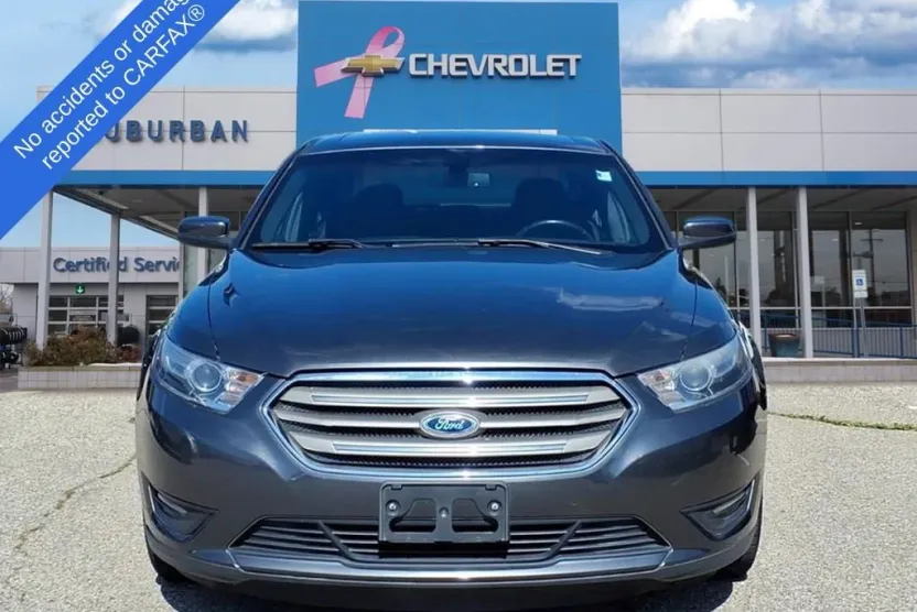 2016 Ford Taurus SEL photo 1