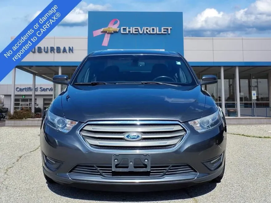 2016 Ford Taurus SEL photo 1