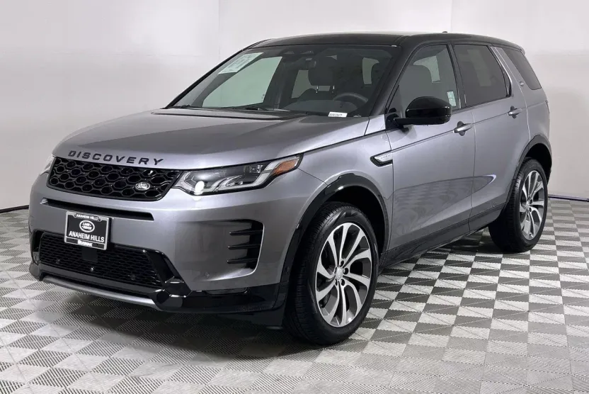2025 Land Rover Discovery Sport SE photo 1