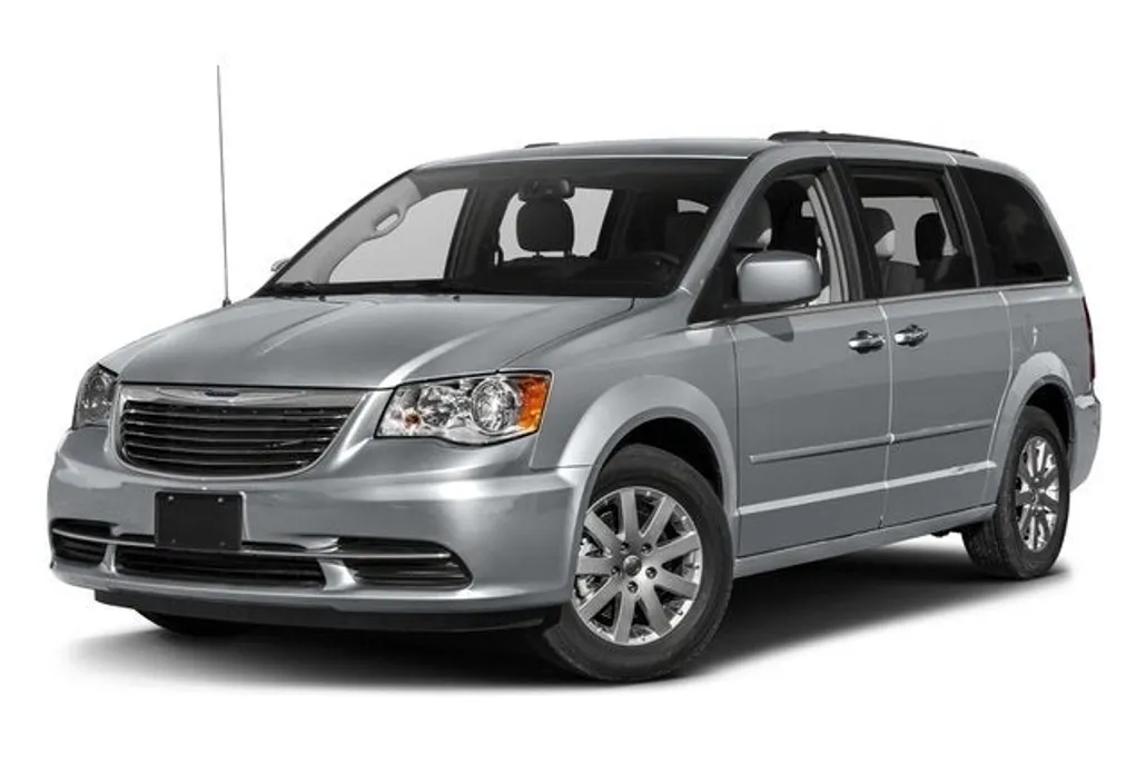 2016 Chrysler Town & Country Touring photo 1