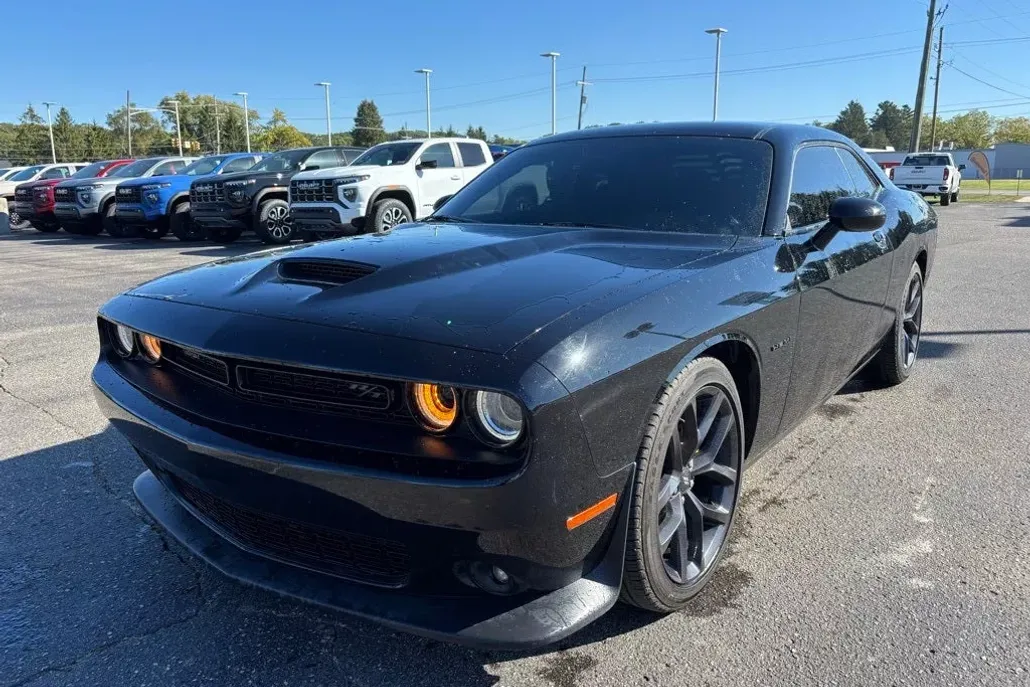 2021 Dodge Challenger R/T photo 1