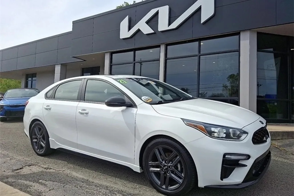 2021 Kia Forte GT-Line photo 1