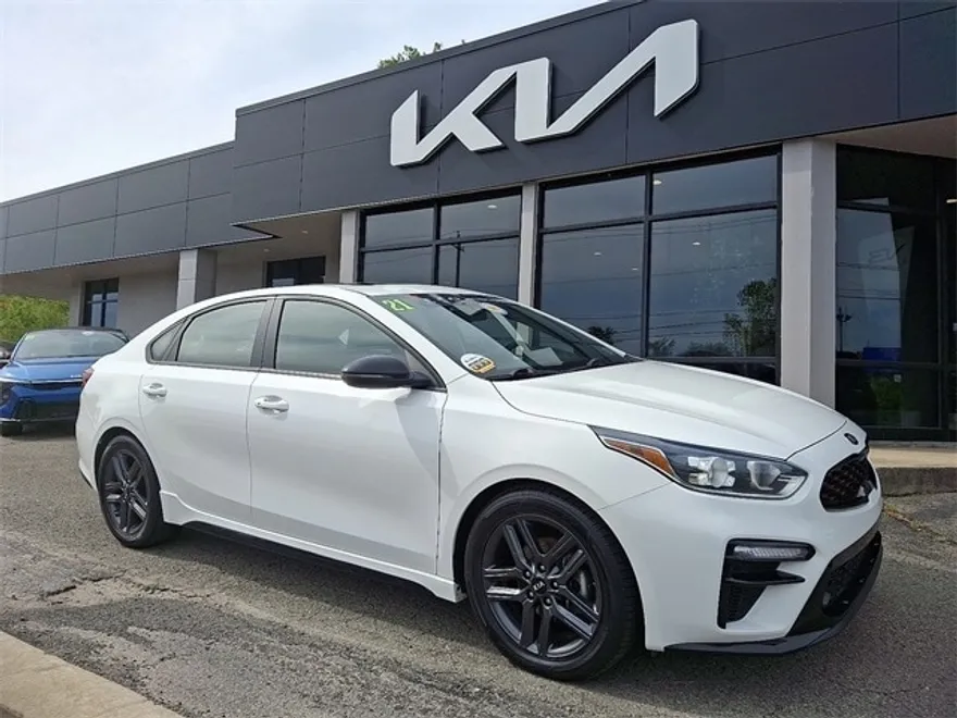 2021 Kia Forte GT-Line photo 1