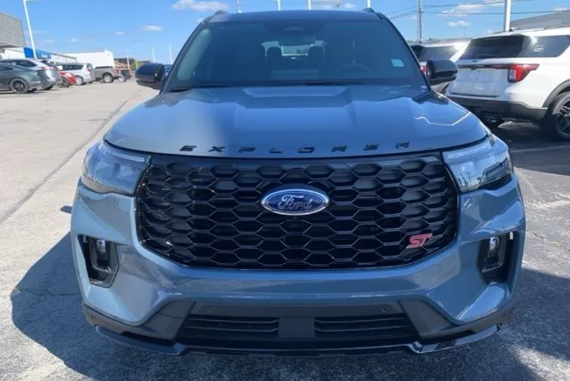 2025 Ford Explorer ST photo 1