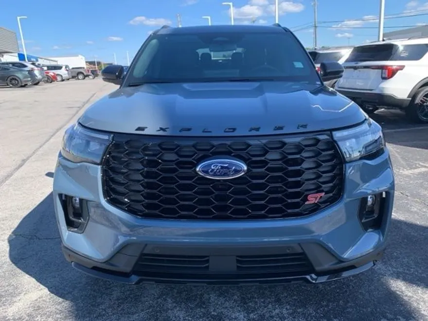 2025 Ford Explorer ST photo 1