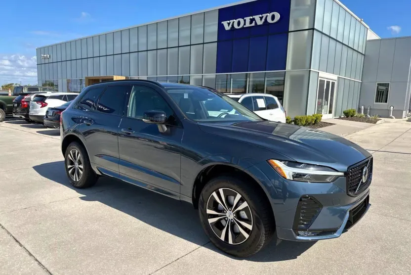 2025 Volvo XC60 B5 Core photo 1