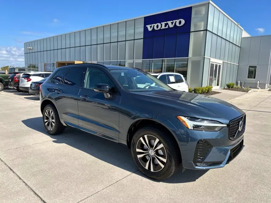 2025 Volvo XC60 B5 Core photo 1