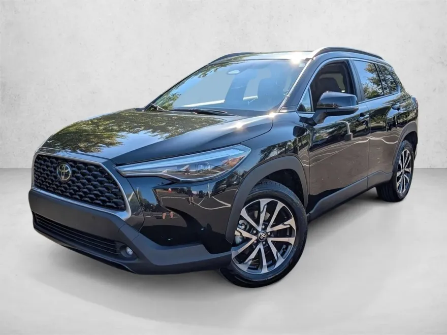 2024 Toyota Corolla Cross XLE photo 1