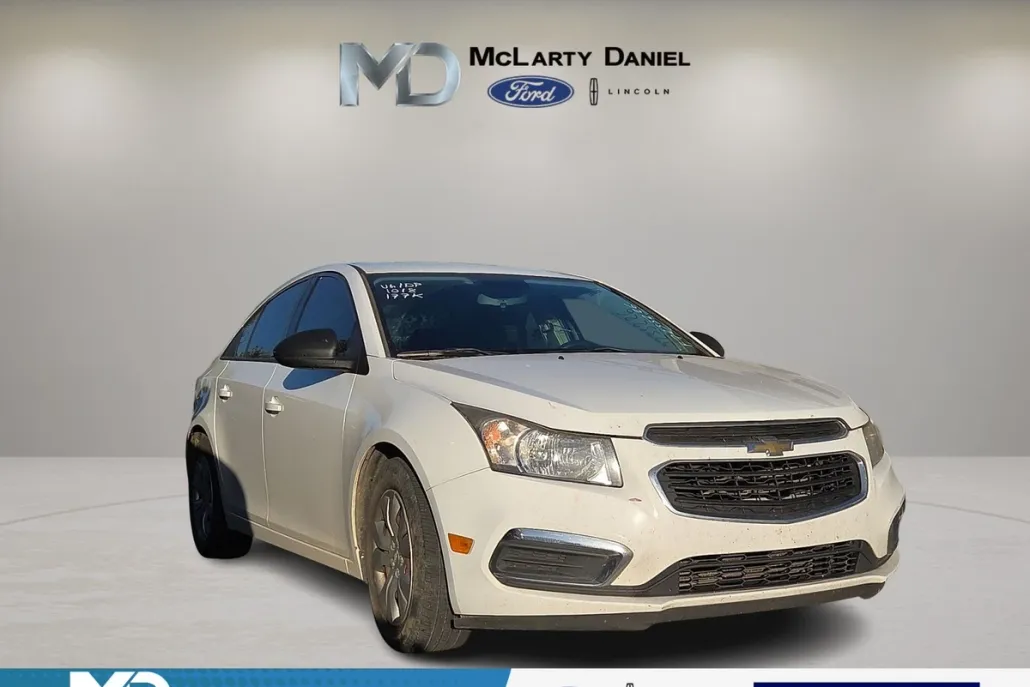 2015 Chevrolet Cruze LS photo 1