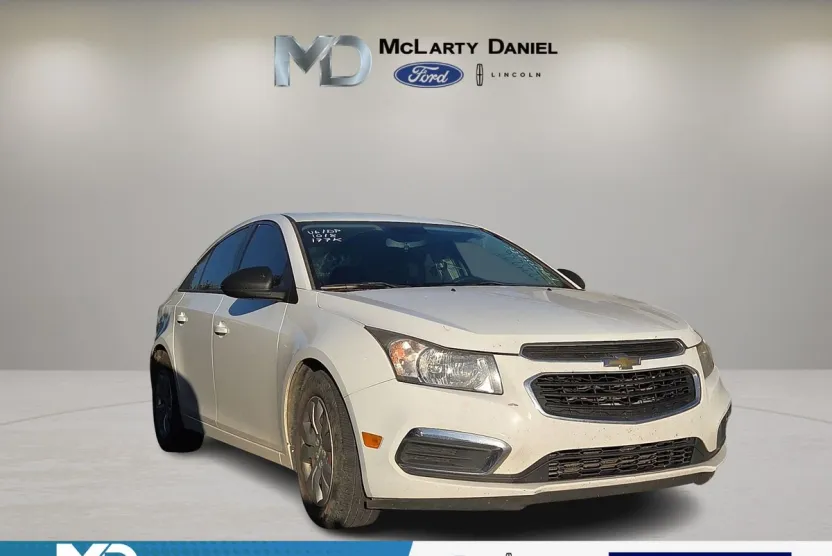 2015 Chevrolet Cruze LS photo 1
