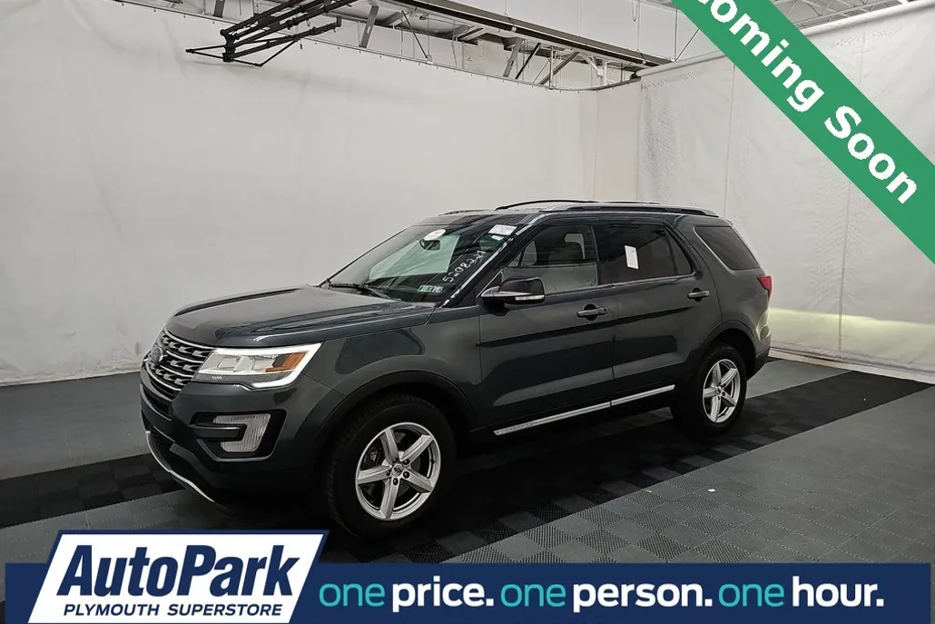 2016 Ford Explorer XLT photo 1