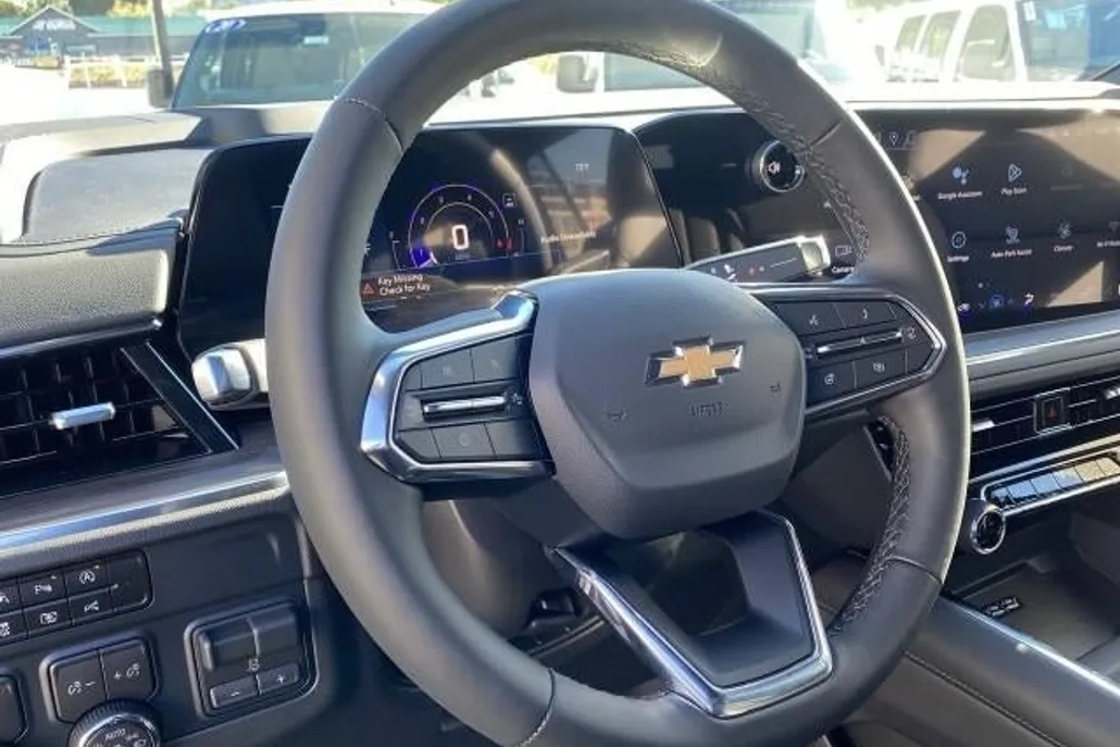 2026 Chevrolet Suburban LT photo 1