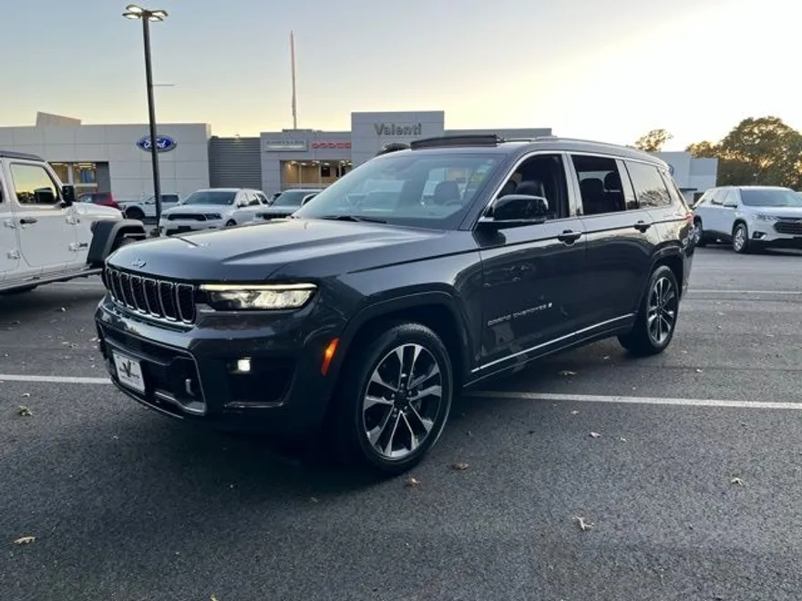 2023 Jeep Grand Cherokee Overland photo 1