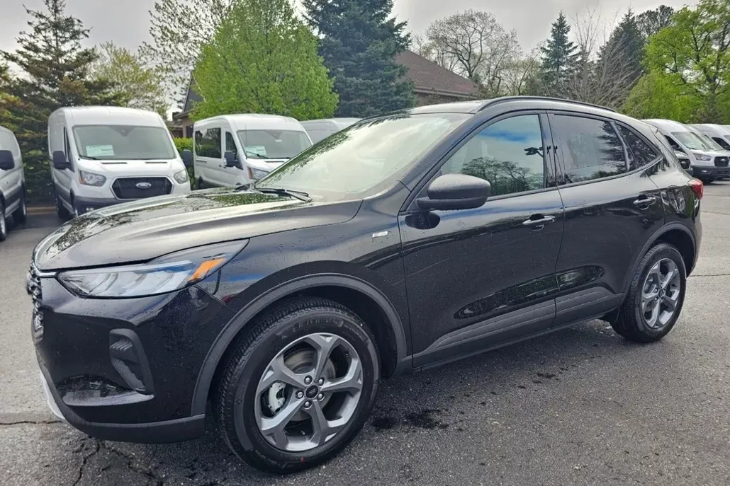 2025 Ford Escape ST-Line photo 1