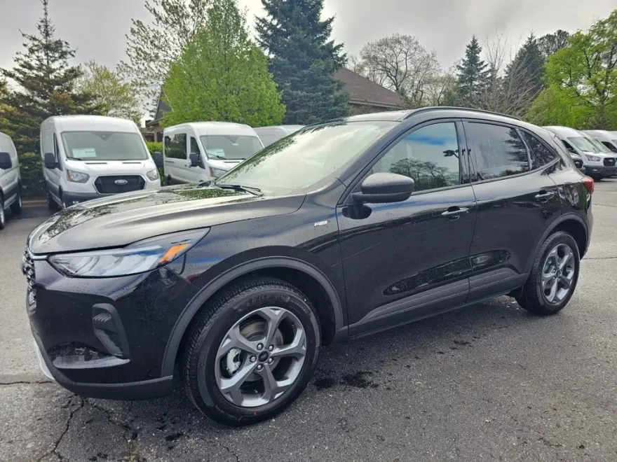 2025 Ford Escape ST-Line photo 1