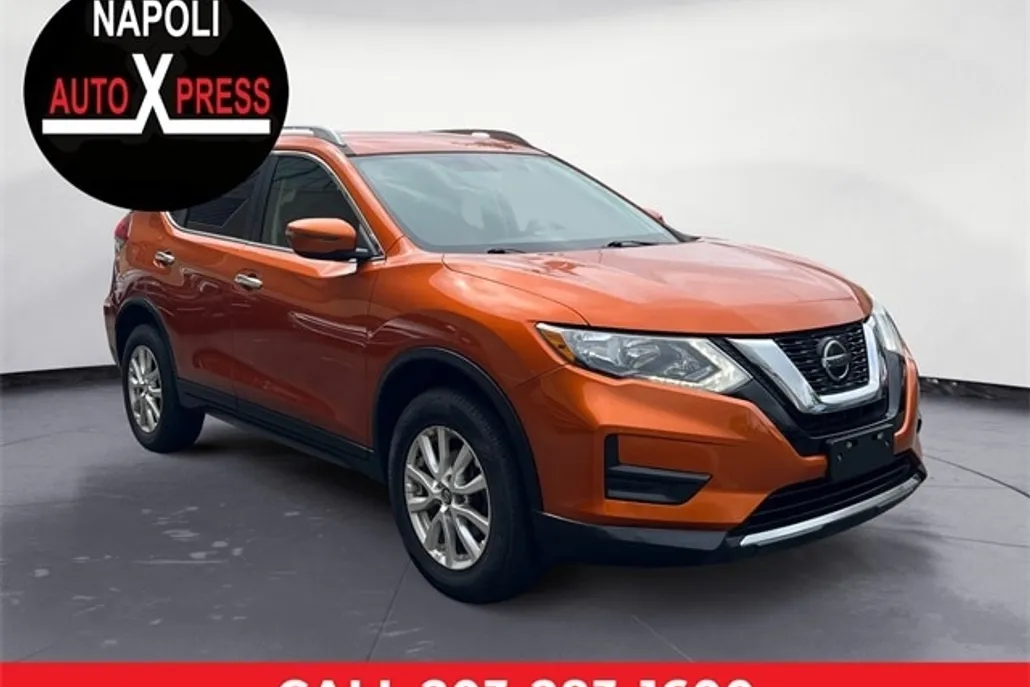 2018 Nissan Rogue SV photo 1