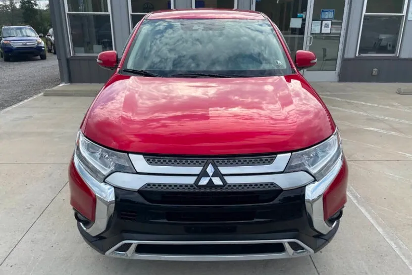 2020 Mitsubishi Outlander SE photo 1