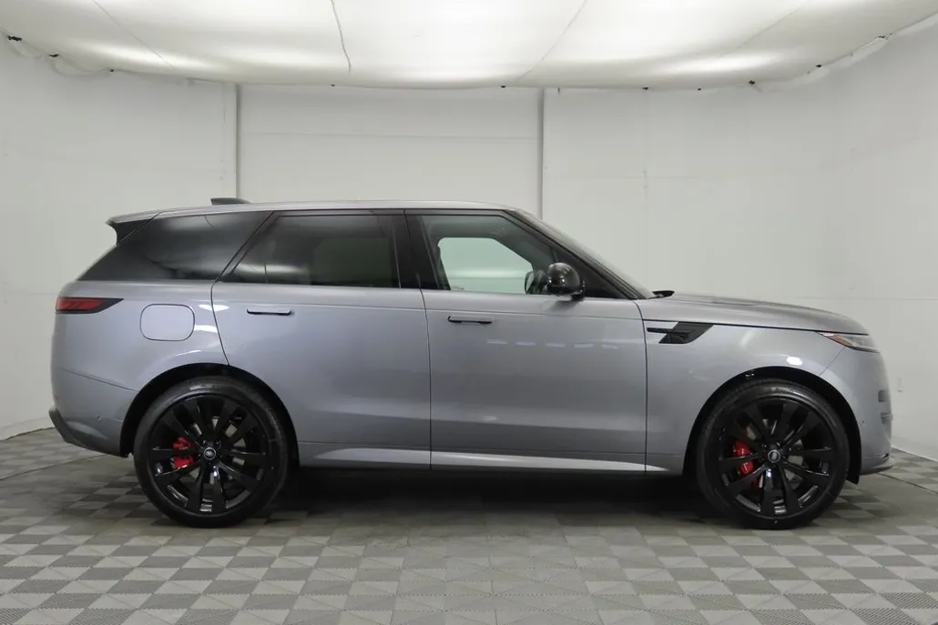 2025 Land Rover Range Rover Sport SE photo 1