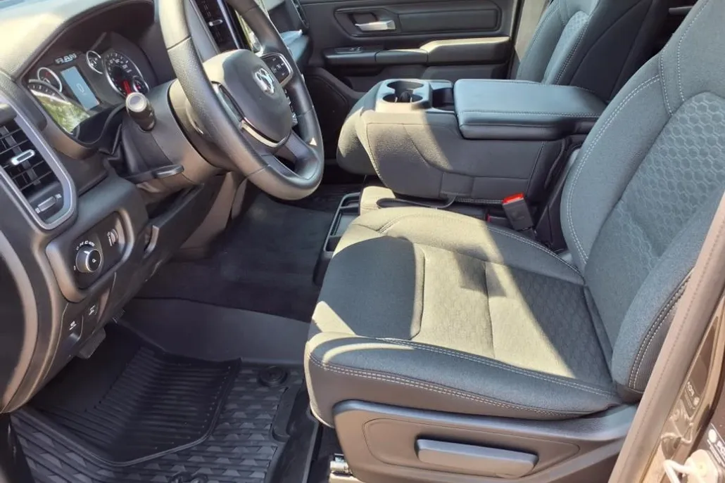 2025 Ram 1500 Tradesman photo 1