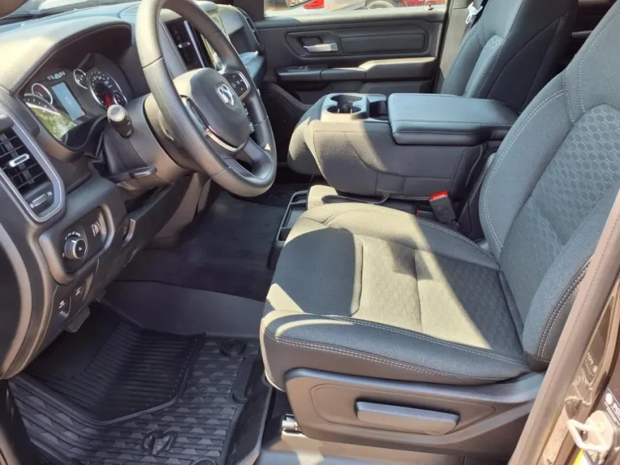 2025 Ram 1500 Tradesman photo 1