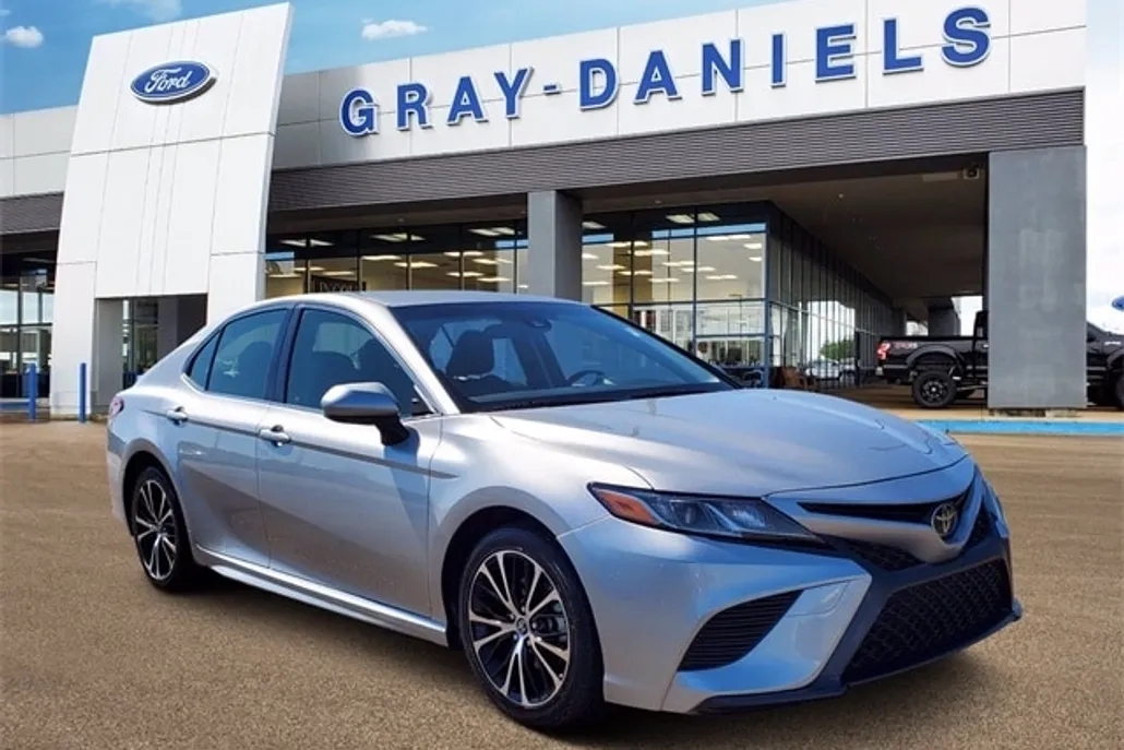 2018 Toyota Camry L photo 1