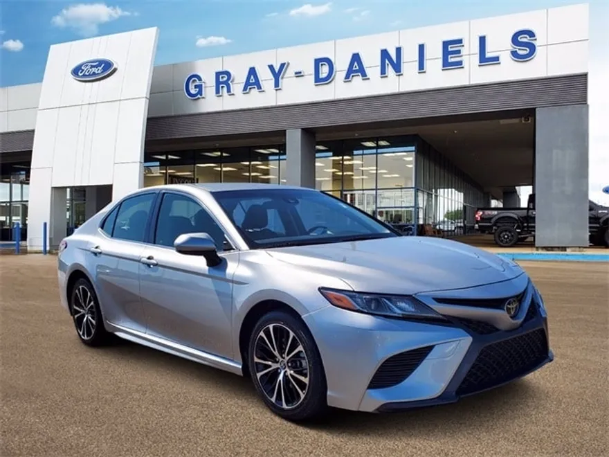 2018 Toyota Camry L photo 1